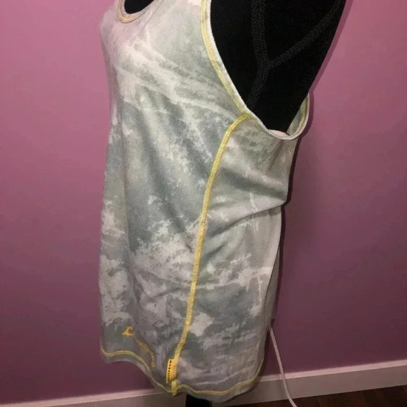 Nike Livestrong Tank - Picture 2 of 6